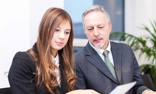 先輩を英語でどういうか？ senior（シニア）で良いのか？ | ネイティブと英語について話したこと