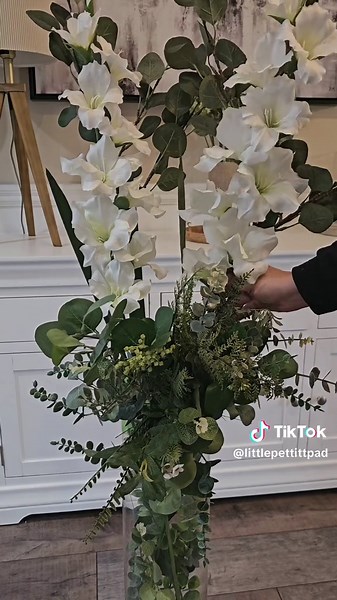 DIY Large Vase Floral Centrepiece Ideas for Home Decor