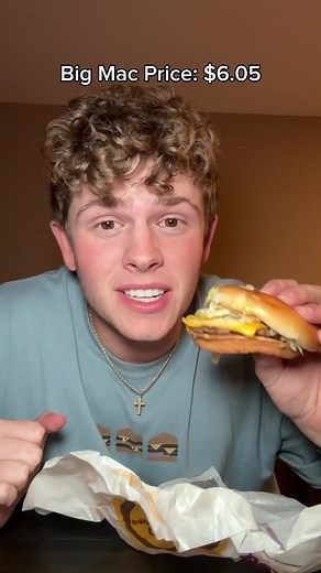 Getting a big mac for 50% off, what a life hack😦 #foodhacks #thefoodguy #mcdonalds #kingofcrunch #fyp #bigmachack