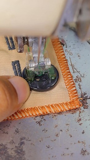 Smooth Buttonhole Edges on Vintage Mechanical Machines Learn to adjust stitch density to create soft, rounded buttonhole edges. #smoothfinish #vintagestitching #buttonholeeducation | Diy Moejta