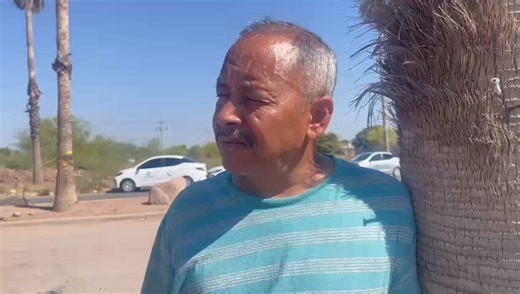 🚨 El antes y el después del vehículo March que fue "tragado" por un enorme socavón en Ciudad Obregón, #Sonora.📸 Candelaria González/Redes sociales