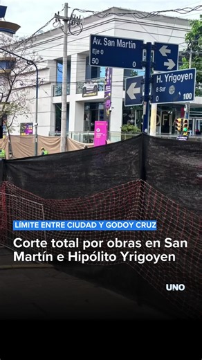🚨CORTE TOTAL POR OBRAS EN SAN MARTÍN E YRIGOYEN - Comenzó una interrupción total del tránsito vehicular y del paso peatonal en la esquina de Avenida San Martín e Hipólito Yrigoyen, en el límite entre Ciudad y Godoy Cruz. La medida se mantendrá por un plazo estimado de entre 40 y 45 días debido al avance de obras en el sector, por lo que no se podrá circular en ninguna dirección por San Martín. - Como alternativa, se recomienda cruzar a pie o en vehículo por las calles España o por San Juan y Br