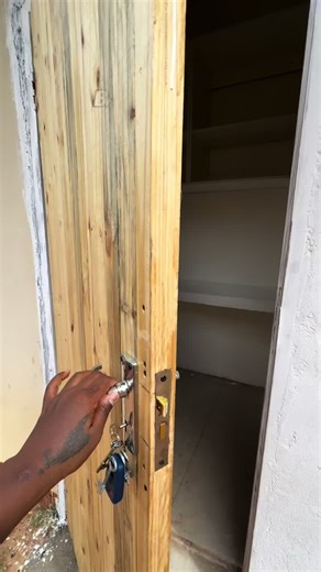 STUDIO PAD AVAILABLE FOR RENT IN BLOCK 5 GABORONE Well-maintained studio pad featuring • A lovely Kitchenette • Open-plan living and sleeping area bedroom 🛏️ • A private bathroom with a shower 🚿 and toilet 🚽 Rent: P2.6K plus equivalent security Contact 国： 267 74 370 476 Contact us @Haven By Sunshine for tenant placement we help landlords get reliable tenants for your units and rental sourcing(if you are looking for a rental home or place for business) #typ #property #realestate #marketing 1w