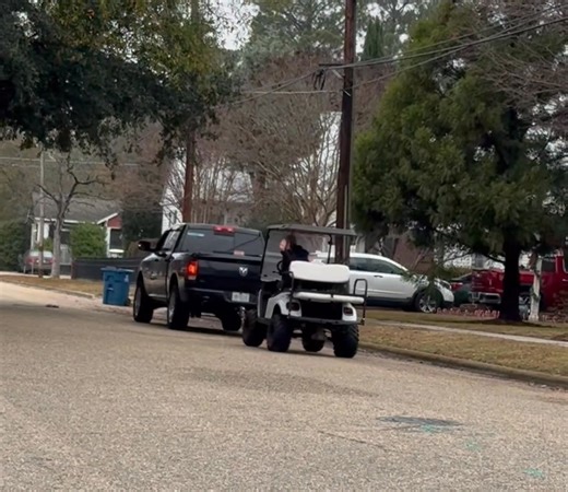 Starting parade day off with our own mini parade (aka rescue mission) 😂 Don’t worry, tonight’s parade will be more festive! See y’all there! Our Presenting Sponsor Knox Auto Sales, Inc. saved the day. #dunnchamber #parade #christmasextravaganza #dunnncg | Dunn Area Chamber of Commerce
