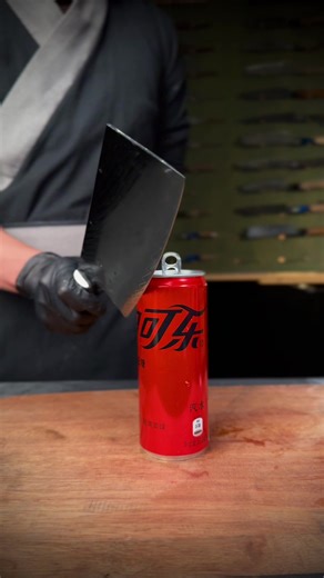 把菜刀磨到极致锋利切可乐罐。#sharpening #asmr