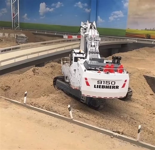 LESU 9150 hydraulic excavator , it is the biggest LESU excavator till date | LESU RC USA