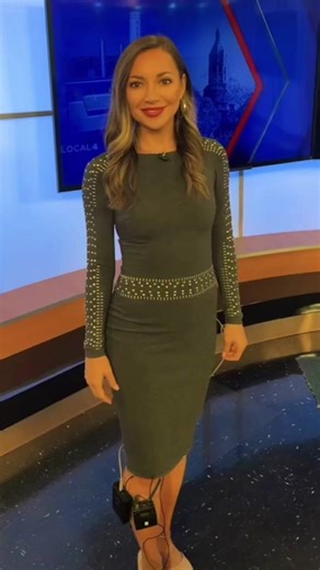 I’ve had some ask about the black boxes that I wear around my leg. They are the battery packs to my cordless microphone and my ear pierce! 😄 Hope that helps! #news #newsanchor #morningnews #newstyle #MrsNebraska #nebraska