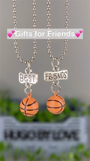 Best friend gift idea that NEVER fails 🫶 #bff #gift #jewelry #besties #friends #friendship #shorts