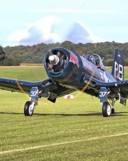 182K views · 7K reactions | The legendary The Flying Bulls Chance Vought F4U Corsair arriving at Hahnweide Airshow with Eskil Amdal at the controls. Watch the unique wing-fold mechanism in action as this WWII icon prepares for display! An unforgettable sight and sound every warbird fan loves. ✈️ #Corsair #TheFlyingBulls #HahnweideAirshow | Warbirds | Facebook