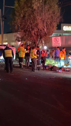 Trágico Accidente deja dos personas sin vida, un Masculino y una menor, esto en la lateral de la Autopista México Puebla sentido de la Maria a la planta Armadora VW, esto a la altura de la gasolinera Shell. Desafortunadamente también hay dos femeninas y dos menores más con lesiones de consideración. Se comenta de manera extraoficial que la camioneta fue impactada por un vehículo de carga, a un que no se descarta el exceso de velocidad de la camioneta al querer incorporarse a esta importante vial