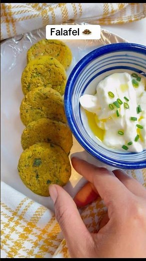 EASY Falafel recipe (with Canned chickpeas)