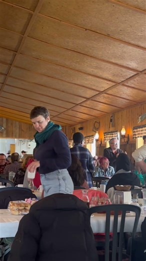 PARTYING WITH MAPLE SYRUP AT THE SUGAR SHACK. #maple