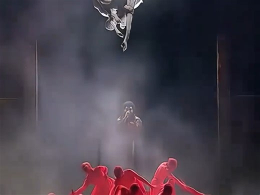 the weeknd最新音乐现场，人树造型惊艳全场！ #音乐现场 #神级现场 #theweeknd #欧美音乐现场