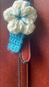 Crochet Sakura flower keychain tut out by 11