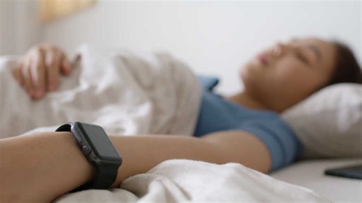 I consulted a sleep expert to learn how to use smartwatch tracking for better slumber