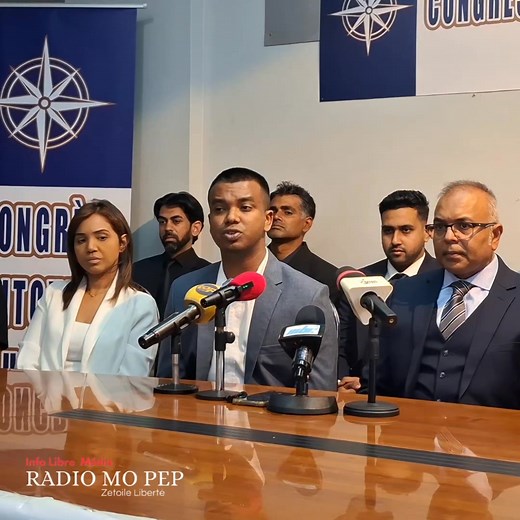 ⭕️ Krishnen Oothendee rejoint le Congrès Citoyen Mauricien (C.C.M.) Le chanteur Krishnen Oothendee, membre du groupe Les Zilwa et aussi jeune entrepreneur a officiellement rejoint le parti politique Congrès Citoyen Mauricien (C.C.M.). Lors du lancement, il a pris la parole pour aborder le combat contre la drogue à Maurice, partageant ses idées sur la manière de sensibiliser la jeunesse et de lutter contre ce fléau à travers l’éducation et la culture. D’autres présentations seront présentés le 10