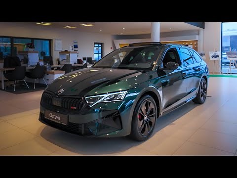 2025 Skoda Octavia RS Kombi w kolorze Highland Green metalizowany i wnętrzem Design Fabric RS