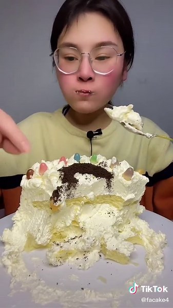 asmr eating cake chocolate ice cream#asmrsounds #asmr #asmrcake