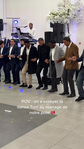 Danse Traditionnelle au Mariage Turc