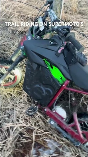 TRAIL RIDING ON THE SUMOS #razor #bikelife #supermoto #hand drag