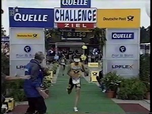 𝟑 𝐬𝐞𝐜𝐨𝐧𝐝𝐬 𝐨𝐧 𝐚 𝐟𝐮𝐥𝐥 𝐝𝐢𝐬𝐭𝐚𝐧𝐜𝐞 | After the announcement of the cancellation of DATEV Challenge Roth today and our trowback earlier this week, we think it's a good moment to have another look at the epic battle between Chris McCormack and Lothar Leder. Get inspired and stay safe! ❤ | Challenge Family