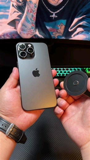 29K views · 1K reactions | The ultra-decompressed metal rotating top can also be used as a stand when opened, freeing up your hands! #iphone #3cdigital #Sense | Trendy Tech Review | Facebook