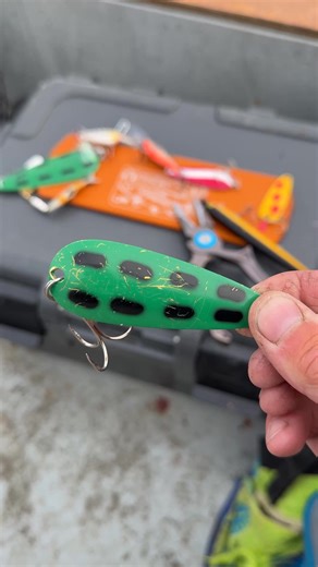 When the action's hot and you need to change lures fast, the Mag Grab Boat Bar from Cling Fishing Products keeps your lures, hooks, and tools organized. The super strong rare-earth magnets securely hold what you place on it, letting you focus on the fishing instead of digging around in your tackle boxes. The Mag Grab Boat Bar is a magnetic fly patch made from an anodized aircraft grade aluminum alloy that will stand up to years of use. Its fully machined and milled aluminum housing holds extreme