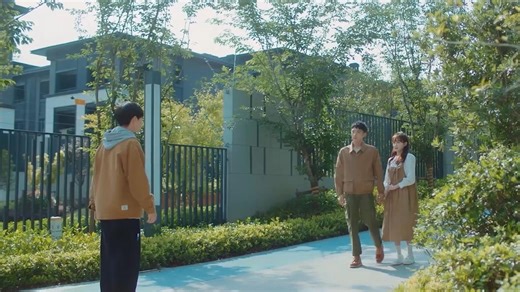 135K views · 1.1K reactions | Boyfriend caught his girlfriend dating another man and rushed forward to humiliate her 男友撞见女友和别的男人约会，冲上前羞辱她 Drama name：Limited 72 Hours of Love | 我的盲盒恋人 | 酷看独播剧场 | Facebook