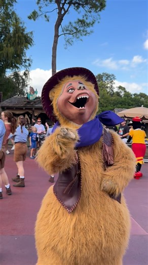 JoAnn Wong 🏰🐭❄️🥀🪞🧜‍♀️🐿️🎭 on Instagram: "She’ll Be Coming ‘Round the Mountain When She Comes! 🎶 Thank you Wendell for the invite 🐻🤠 Frontierland 🚂 Hoedown 🥾 4:15pm ✨ Video captured on October 20, 2025 📷 #wendell #bigal #horace #chipndale #cowgirl #cowboy #dancers #hoedown #frontierland #shellbecomingroundthemountain #waltdisneyworld #magickingdom #filmingdisneymagic #videography #october20 #2025 #clarabelle ✨🐻🐴🐿️🤠"
