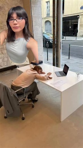 8.8K views · 53 reactions | Obra comentada: Elmgreen and Dragset, Octubre 2025, 2025 ¿Ustedes qué creen que le pasa a la asistente de galería? Lxs leo 﫶 | Obras de Arte Comentadas | Facebook