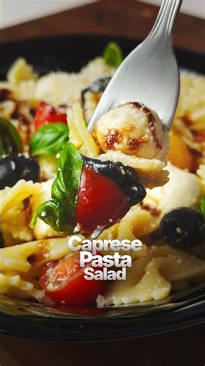 Perfect Caprese Pasta Salad in minutes!🥗#shorts