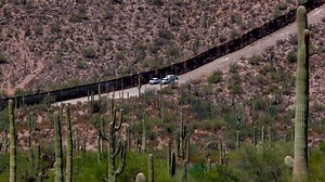 Border Patrol temporarily suspends Arizona border crossing