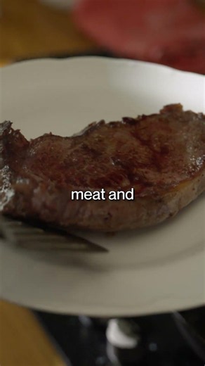 Cast Iron vs Titanium Pan: Searing Steak 🥩 #castiron #titaniumpan