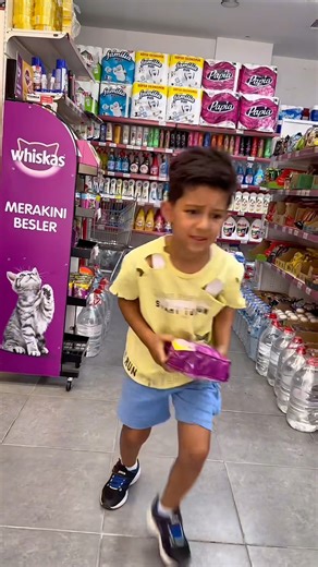 child stole food for his cat 🥹👻♥️#shorst