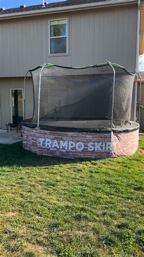 Parents, want peace? Get Trampo Skirt. tramposkirt.com #tramposkirt #trampolinesafety #parenttips #backyardideas #kidsafety | Trampo Skirt
