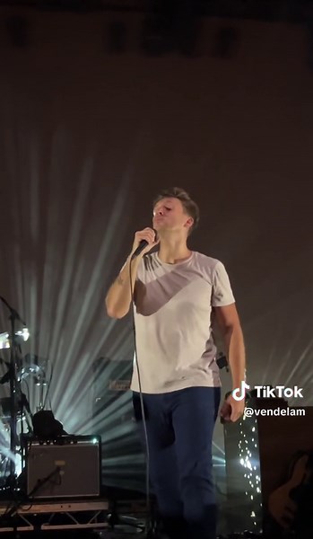 Paolo Nutini Live Performance of 'Iron Sky' - A Musical Journey Through War and Love