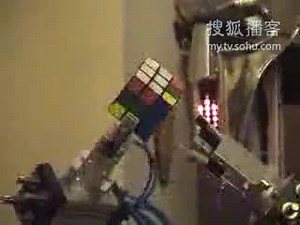 RuBot II超强魔方机器人- The Rubiks cube solving robot.