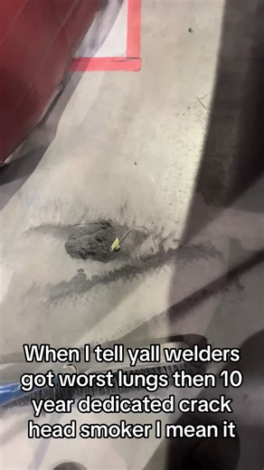 Comment if ya agree welders have worse lungs then crack heads👨🏽‍🏭😂 ##meme##fyp##welder##tiktok##trending