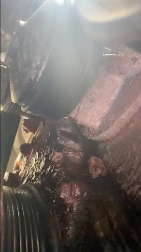 😳🚨💧Major Coolant Leak on a Cummins Engine – Water Pump Failure! 🛠️💦