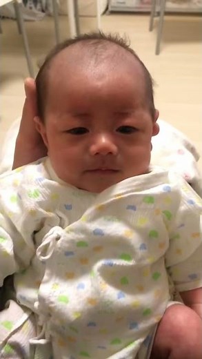【爆笑】うんちをふんばる赤ちゃん baby pooping