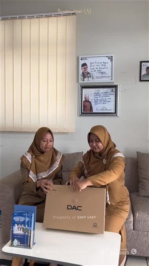 Sekolah Unggulan Purwokerto on Instagram: "Terima kasih Kemendikdasmen atas dukungannya melalui Bantuan Laptop dalam Program Digitalisasi Pembelajaran. Dukungan ini sangat berarti dalam meningkatkan kualitas pembelajaran melalui teknologi dan konten digital di SMP UMP. #smpislami #smpunggul #sekolahunggulanpurwokerto #spmb2026 #freelaptop -TIM PUBLIKASI & ADMISI SMP UMP-"