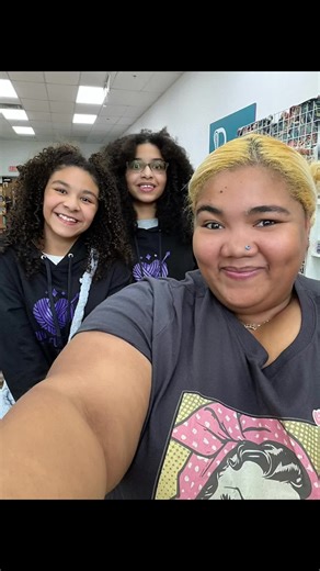 Meet our new youth vendors at The Bronzeville Collective! Mariah and Sophie are the dynamic duo from Mariah’s Cute Crochet — They offer handmade stuffed animals, hats, bags, sensory fidgets, and more! Shop on by Tuesday - Saturday, 11am - 4pm. ♥️