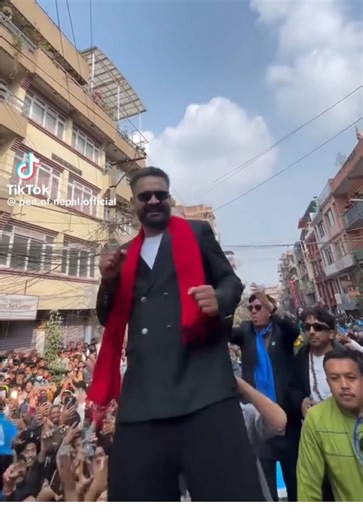 Black 3 piece formal blazerset Color option: available Delivery all over Nepal Dm us for ordering 📍peoples plaza 4th floor shop 521 #adscloset #blazerset #viraldance #foryou #OOTD