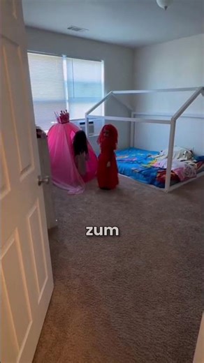 Sie sprach mit der Puppe, und dann...