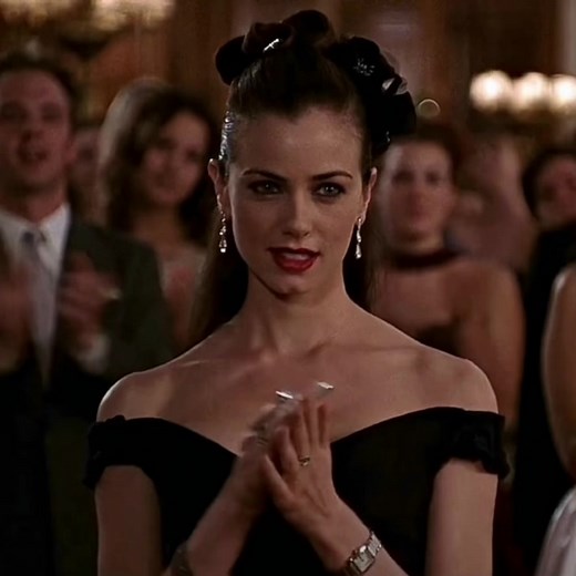 Catherine Wyler and Mia Kirshner in 'Not Another Teen Movie'