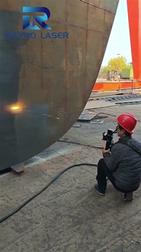 6000W laser cleaner remove rust on ship #raynolaser #lasercleaner #rustremoval