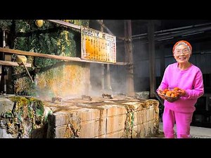An Old Japanese Hot Spring Town Frozen in Time