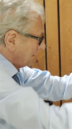 Al Schmitt was a master at mic positioning with drum kits. Learn his technique....link in bio. #audioengineering #musicproduction #alschmitt | Inside Blackbird