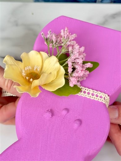 Easy Easter Bunny DIY (Dollar Tree Hack!) 🐣 Pastel Textured Peeps Decor I took jumbo Peeps from Dollar Tree and turned them into the cutest Easter centerpiece! 🐰✨ Using a simple paint baking soda trick, I created a beautiful textured, ceramic look and finished them with delicate flowers for a soft spring vibe. This is an easy and affordable DIY that looks way more expensive than it is — perfect for Easter tables, gifts, or home decor! Try this Dollar Tree hack and let me know which color is yo