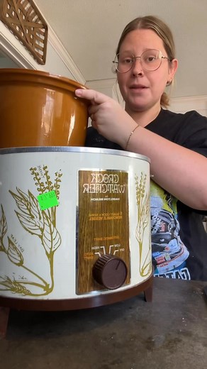 Starting to render pork fat to can up some lard. Long process so follow along! #Lard #porkfat #renderingfat #porkfatrendering #makinglard | Cbclife98